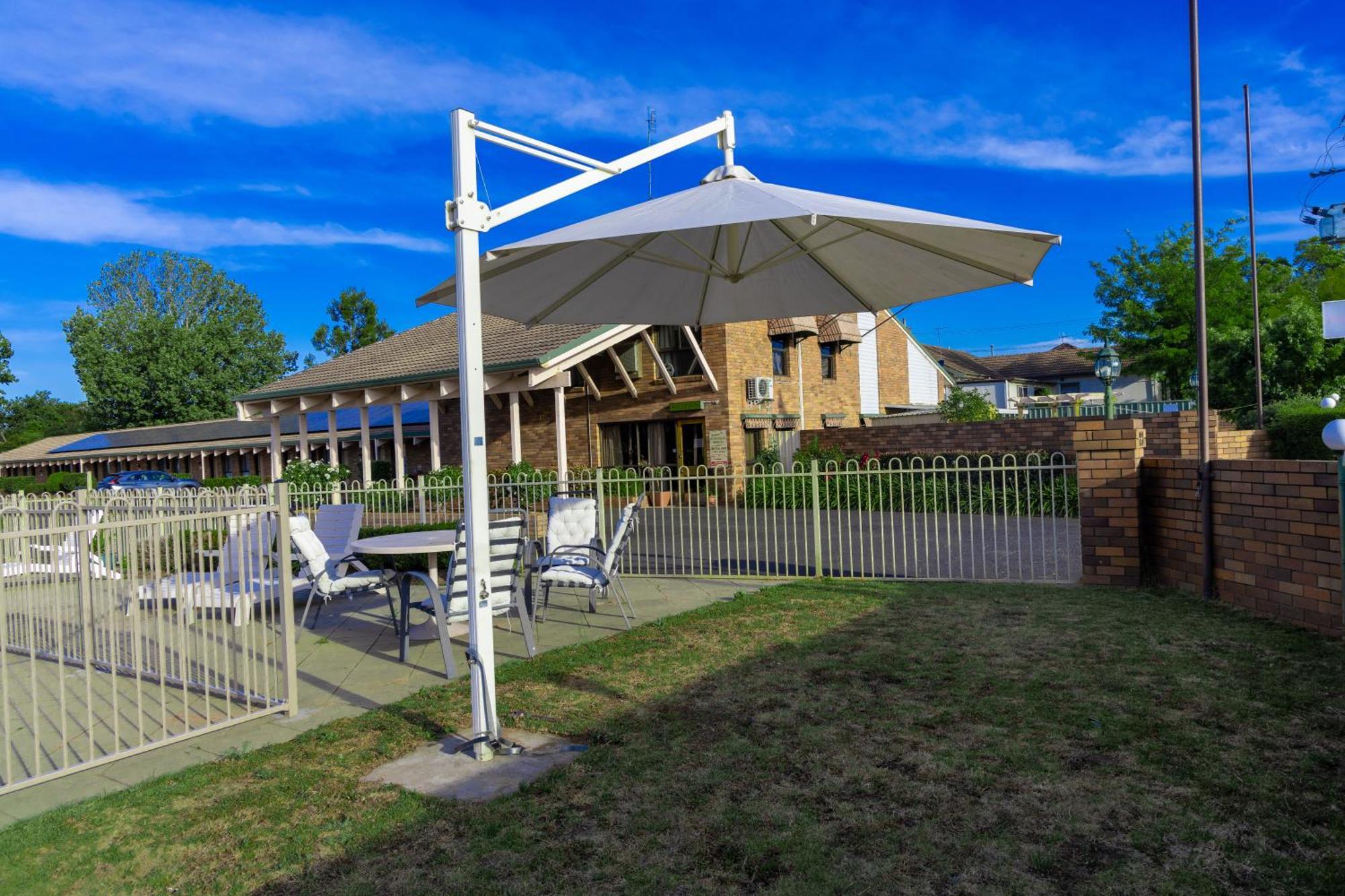 All Travellers Motor Inn Coonabarabran Exteriör bild