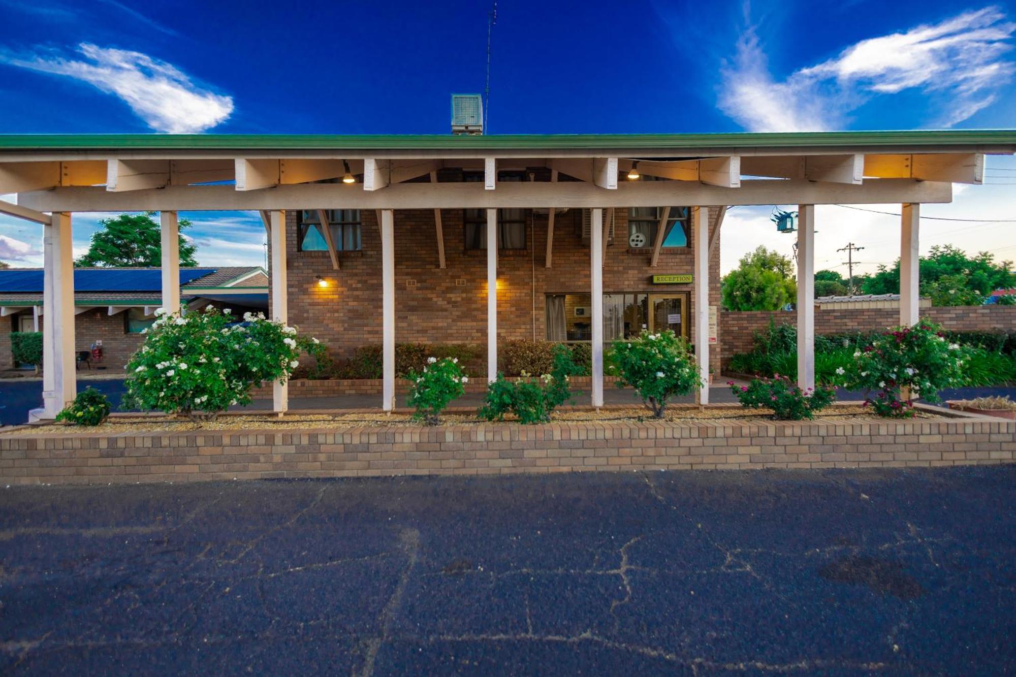 All Travellers Motor Inn Coonabarabran Exteriör bild