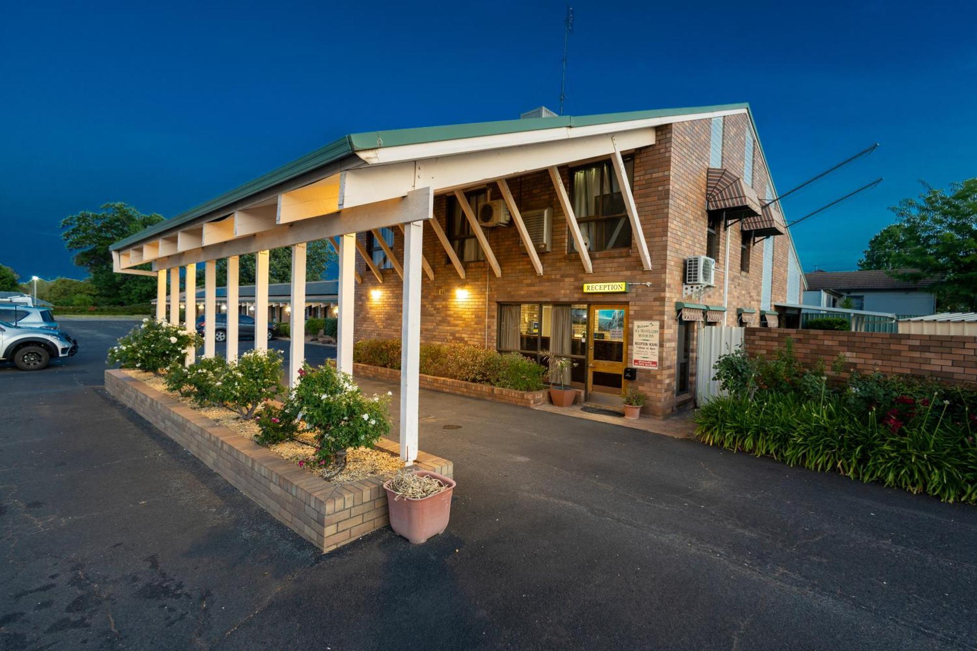 All Travellers Motor Inn Coonabarabran Exteriör bild