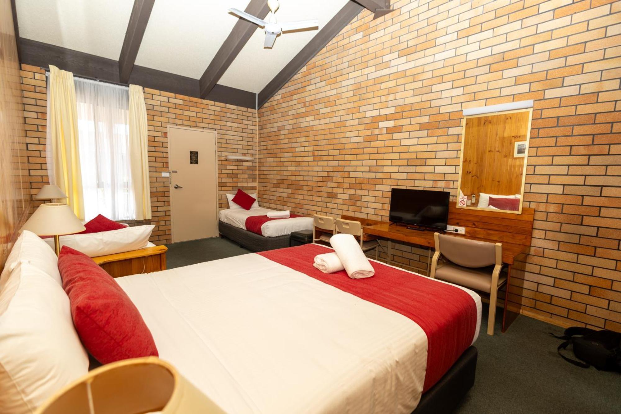 All Travellers Motor Inn Coonabarabran Exteriör bild